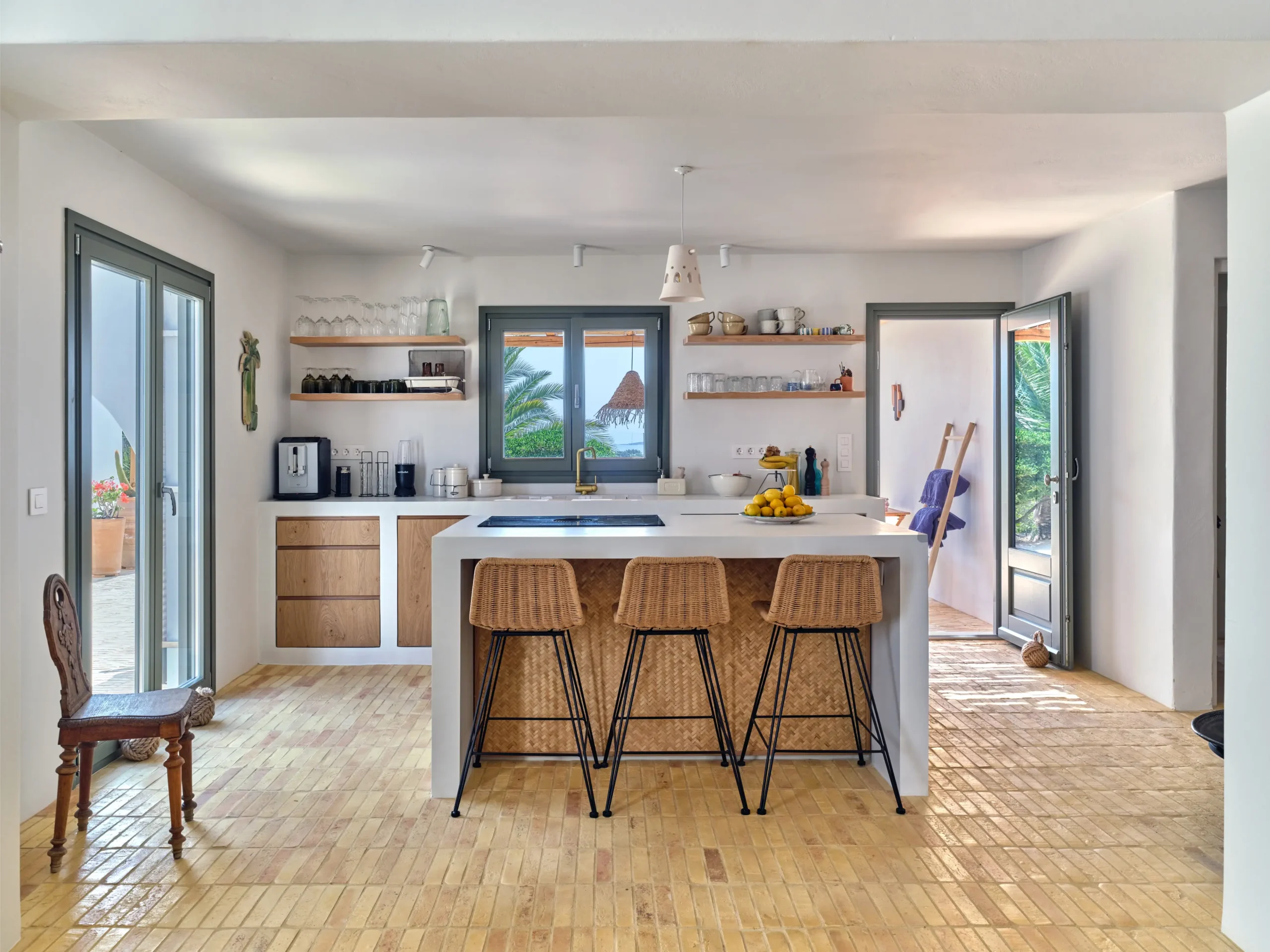 COLORFUL AND EARTHY HOUSE IN ANTIPAROS