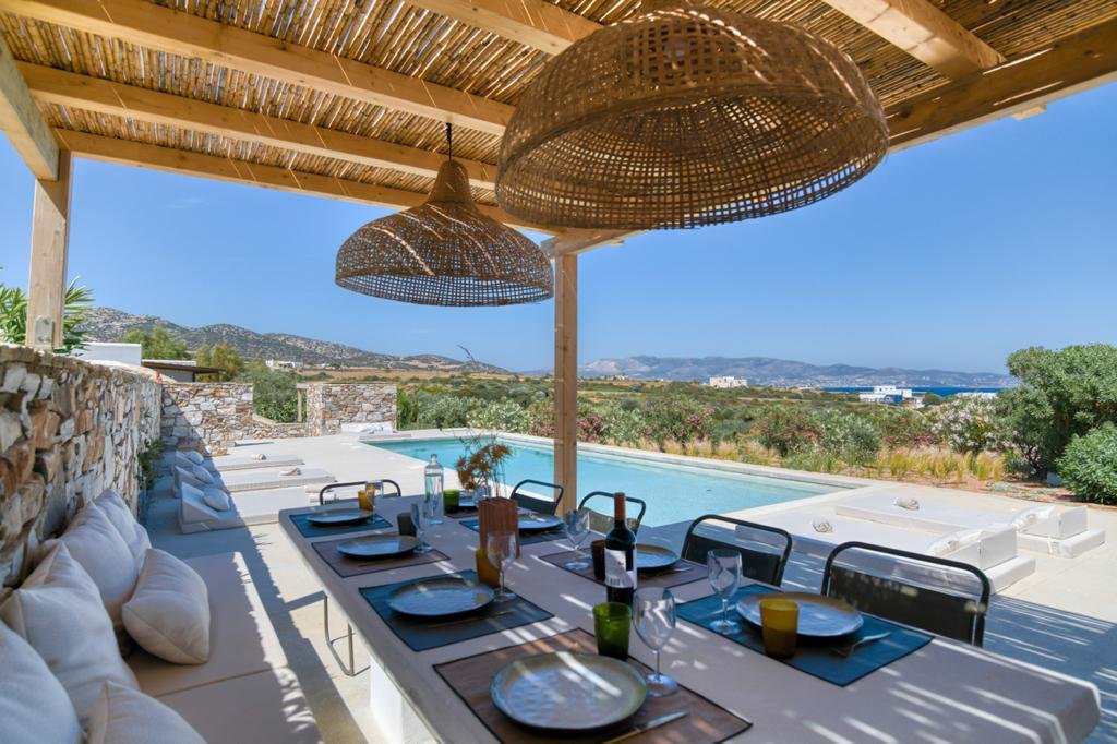 RESHAPING A HOME – ANTIPAROS