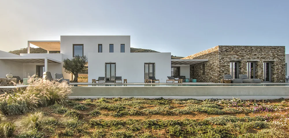 BEAUTIFUL VILLA IN ANTIPAROS